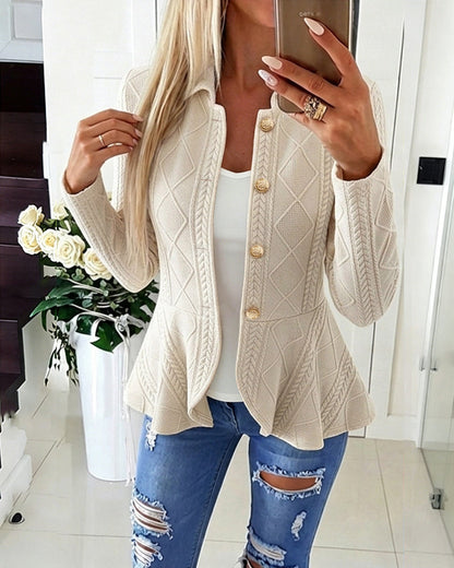 Abrigo de manga larga, con cuello camisero, con botones