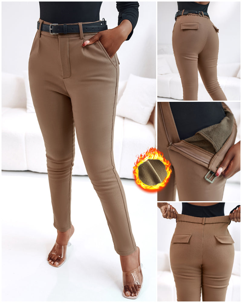 Pantalón liso, con bolsillos