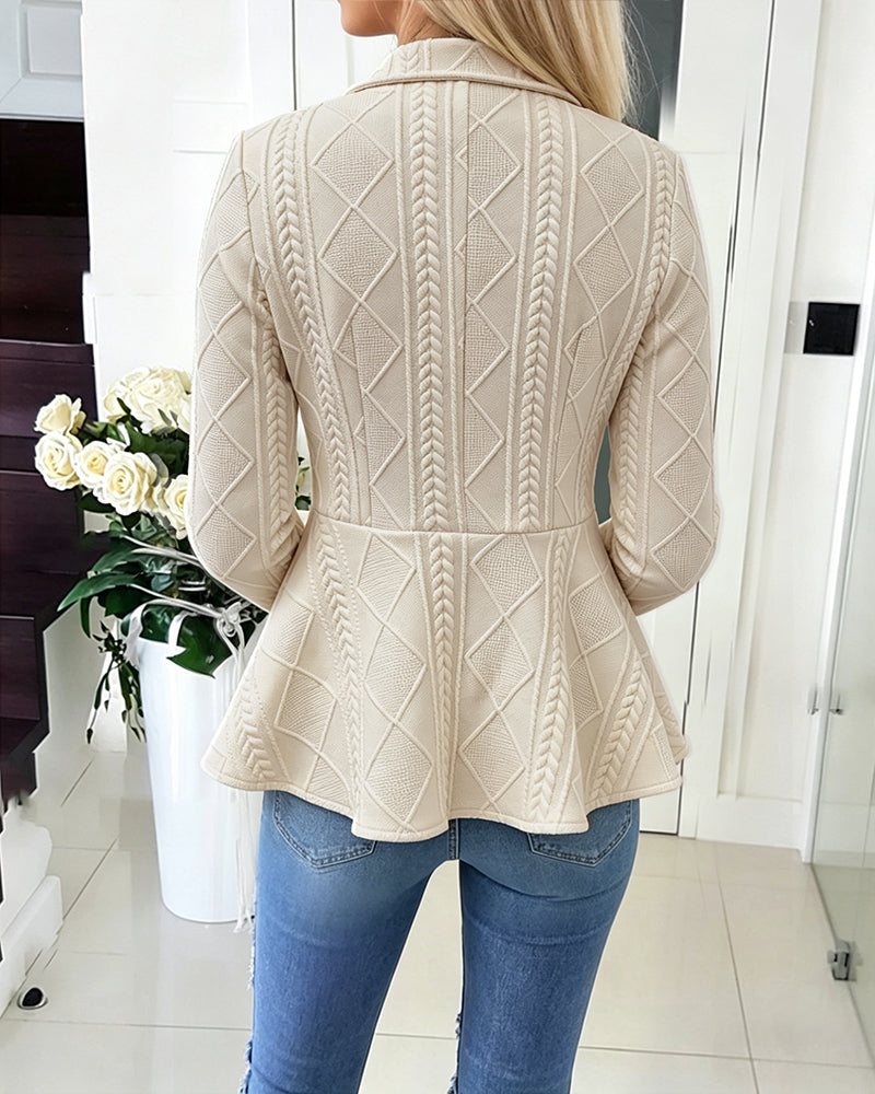 Abrigo de manga larga, con cuello camisero, con botones
