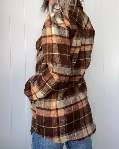 Sobrecamisa de cuadros, de manga larga, con cuello camisero, con botones