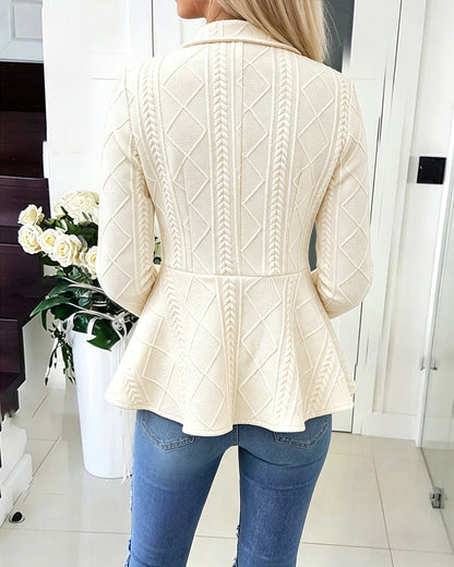Abrigo de manga larga, con cuello camisero, con botones