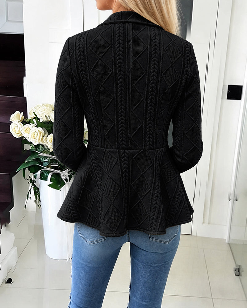 Abrigo de manga larga, con cuello camisero, con botones
