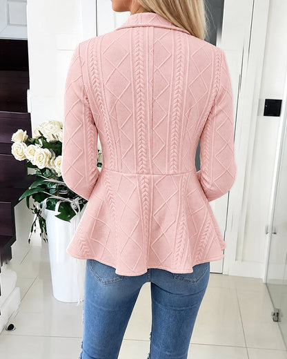 Abrigo de manga larga, con cuello camisero, con botones